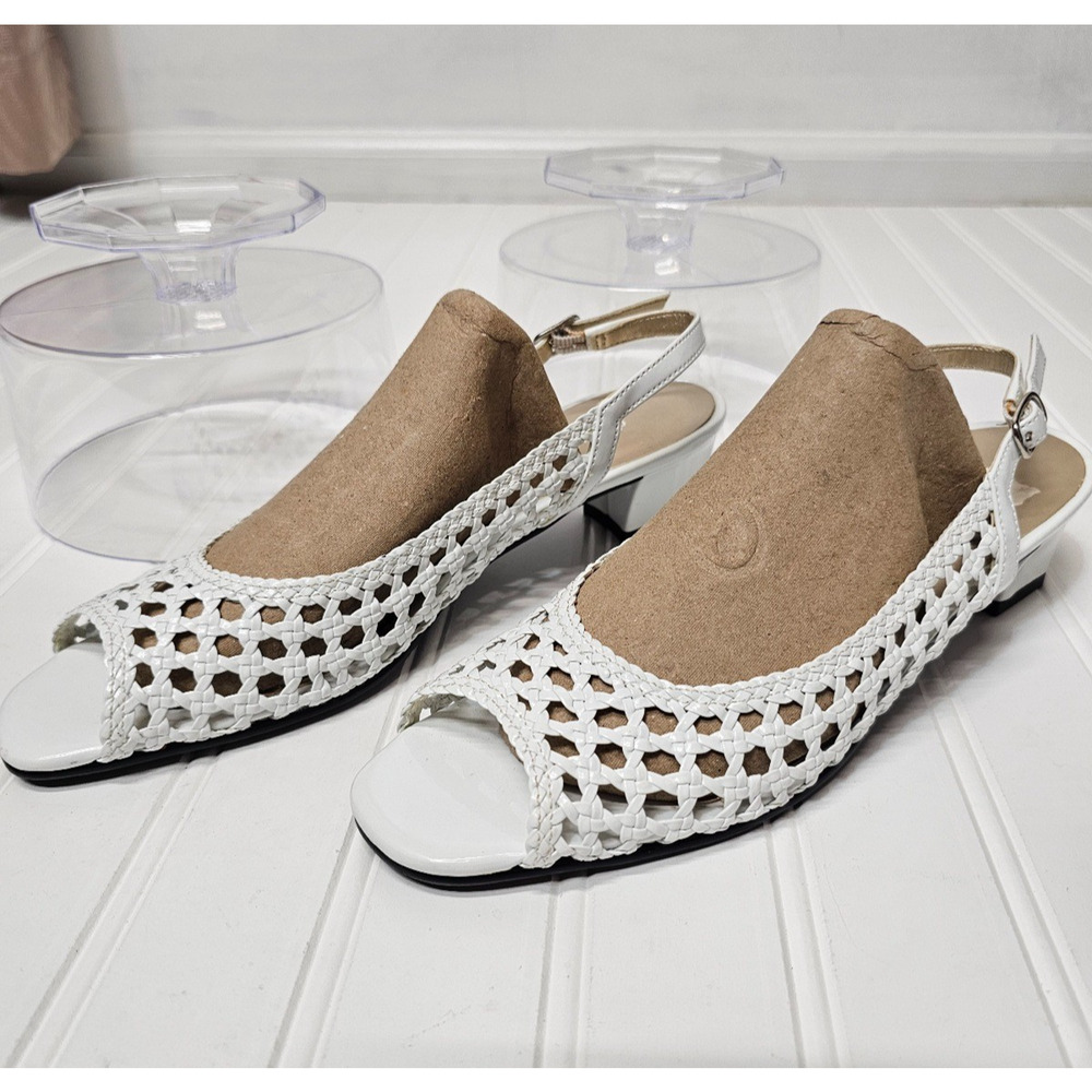 David tate womens sandals white Wicker Design Patent Leather size 8.
